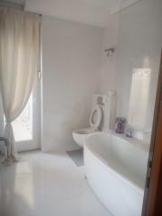 ea_IMG_0a7a9f5d06ca458375a5a00752e08ba1_V_450x600